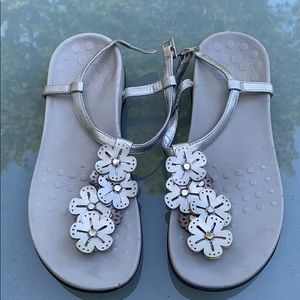 VIONIC silver “Julie” sandal EU size 38